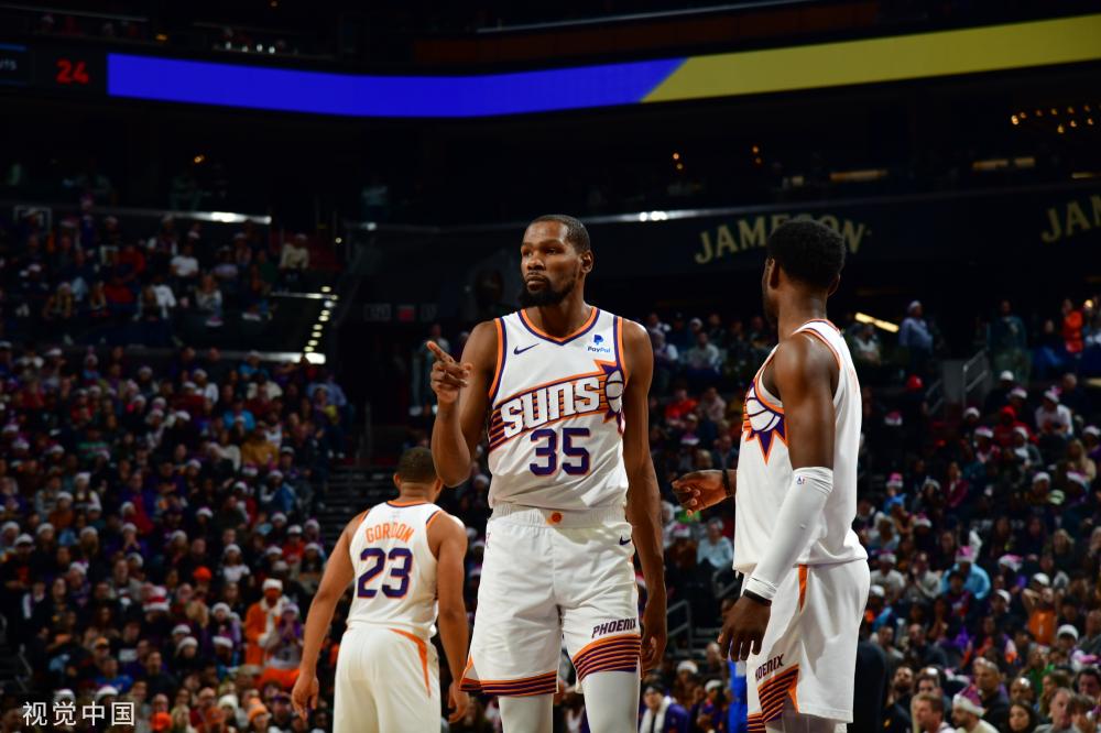 他成为足球 他成为足球